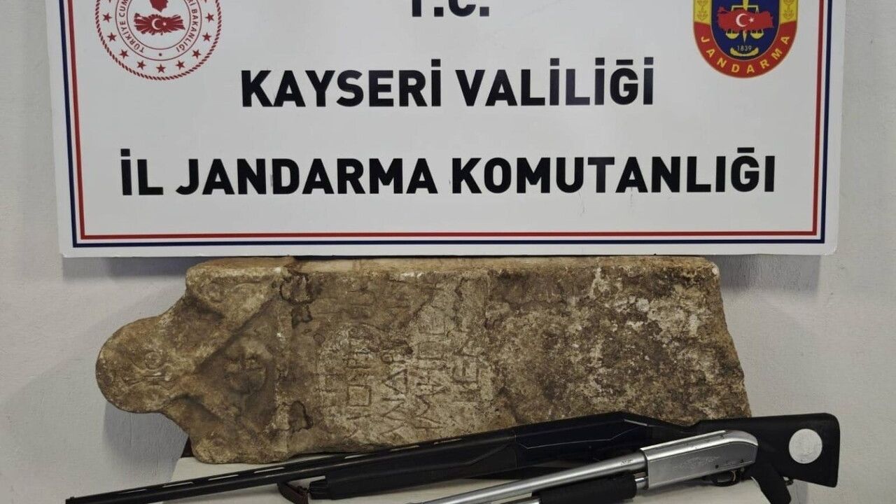 Kayseri'de 'Anadolu Mirası' operasyonunda Roma dönemi mezar steli ele geçirildi