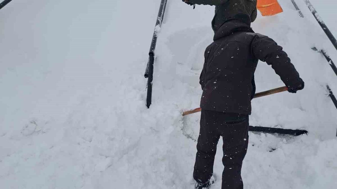 Kayseri'de karla mücadele tam kadro: 156 araç, 421 personel sahada