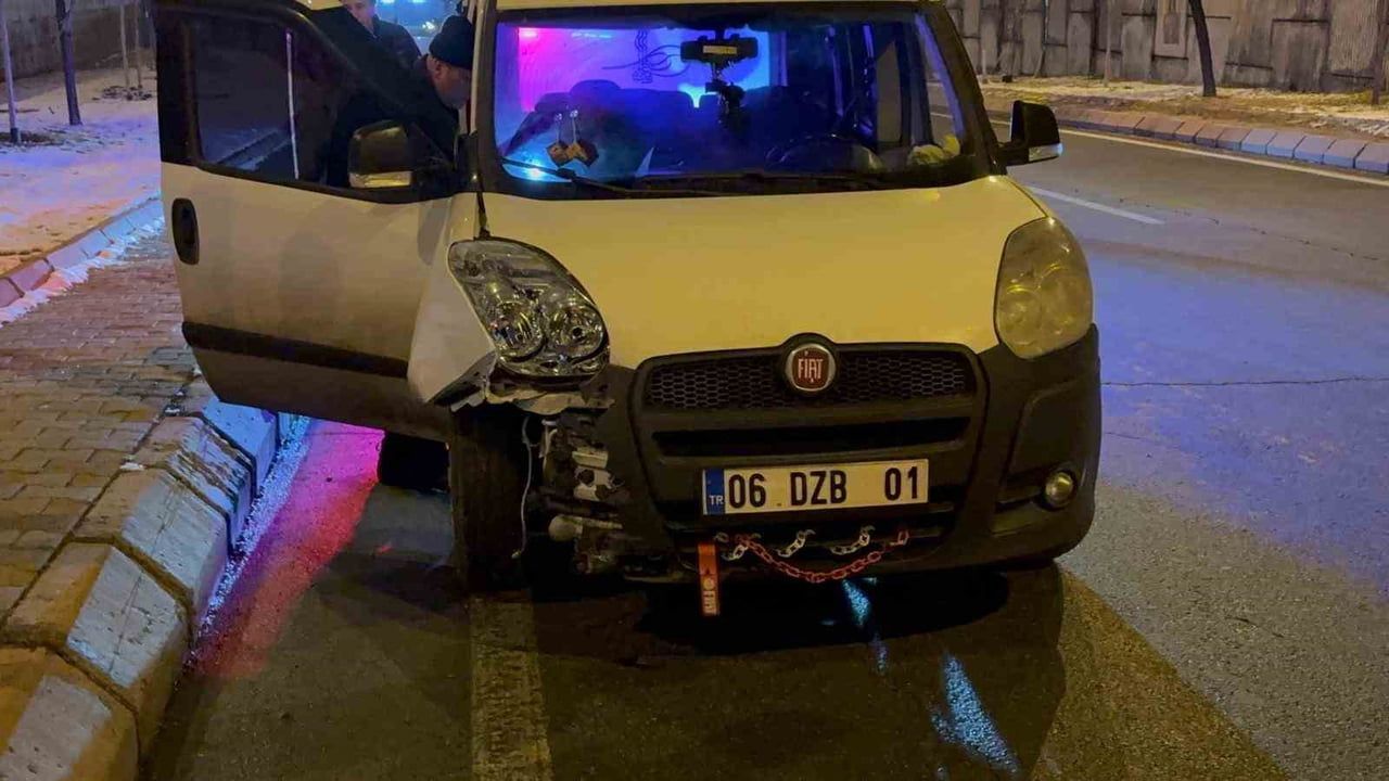 Kayseri'de kaza sonrası trafikte ilerleyen sürücü alkol testini reddetti