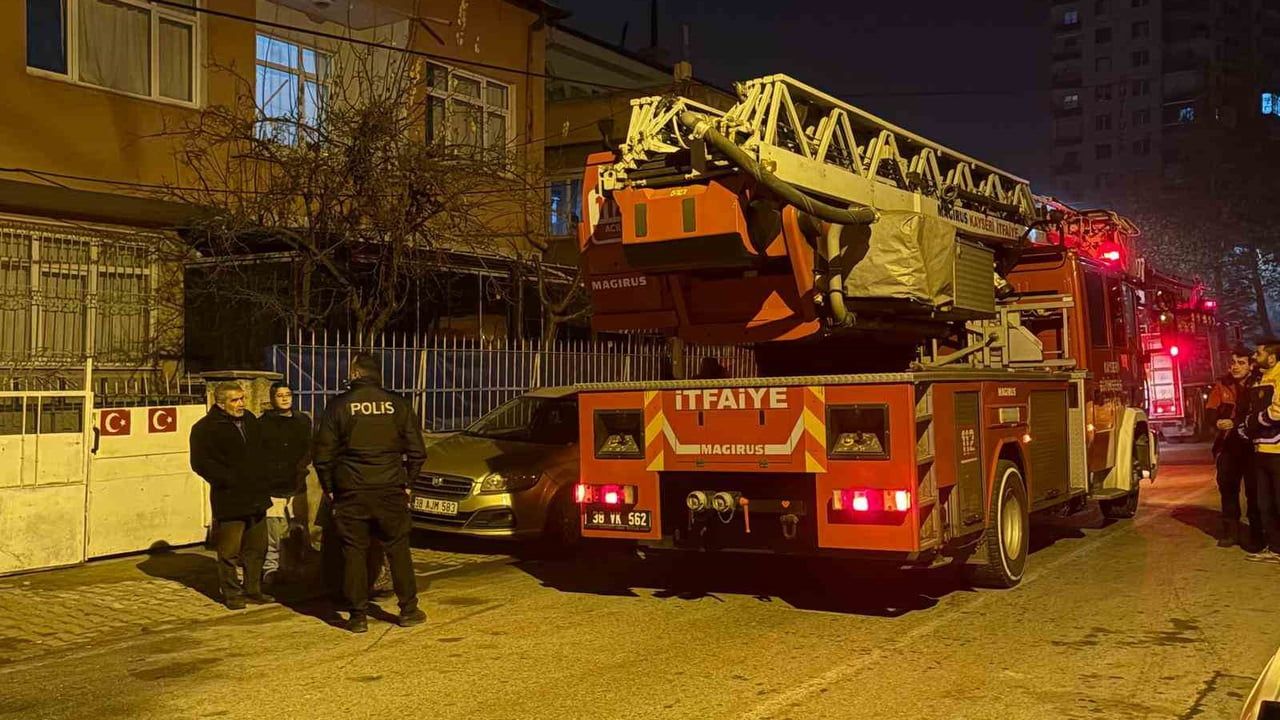 Kayseri'de komşuluk dayanışması: Şeker hastası komşu için ekiplerden yardım istediler
