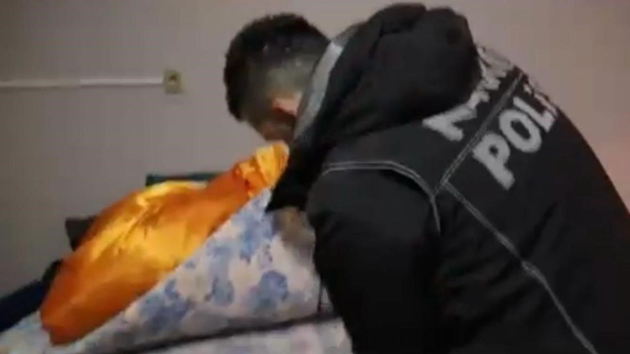 Kayseri’de 'Narko-Kapan' operasyonunda uyuşturucu, silah ve sahte kart ele geçirildi