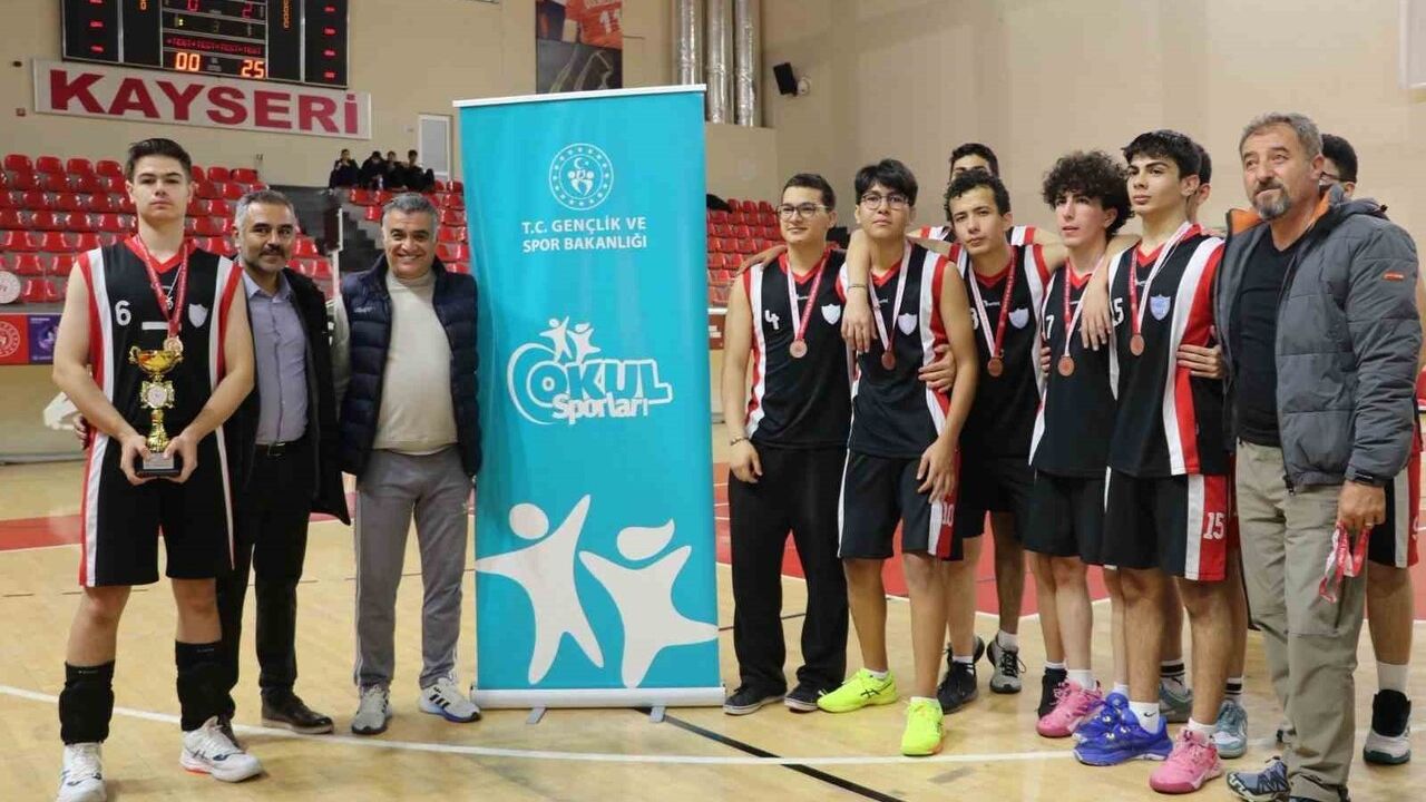 Kayseri Genç Erkekler Voleybol A İl Birinciliği Finalleri Tamamlandı