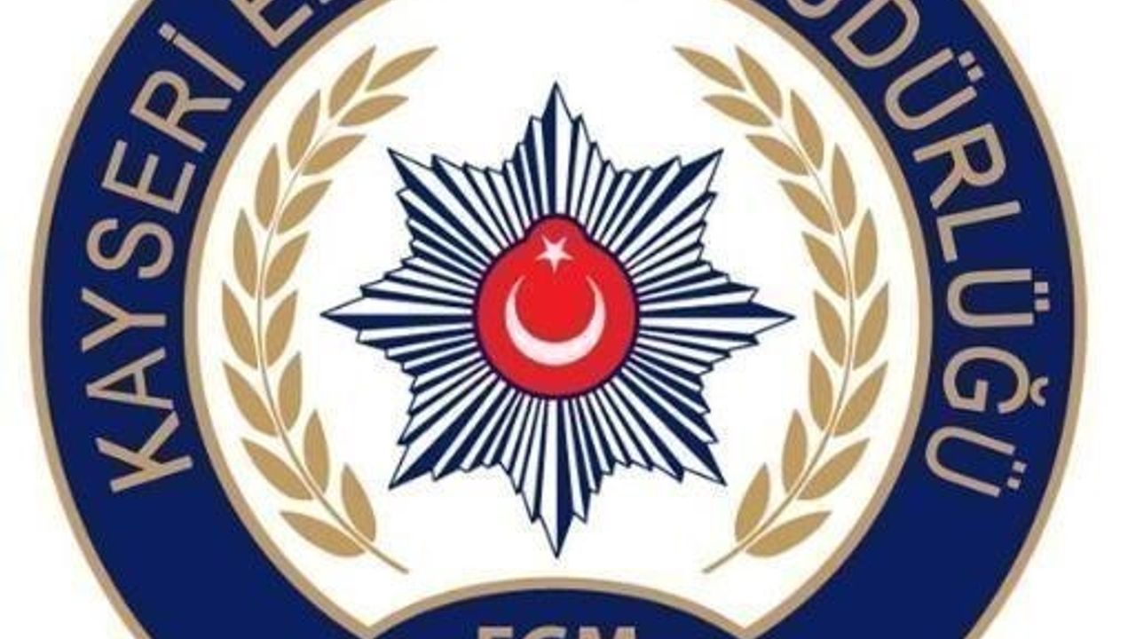 Kayseri Hacılar'da kar yağışında mahsur kalan 4 kişi polis tarafından kurtarıldı