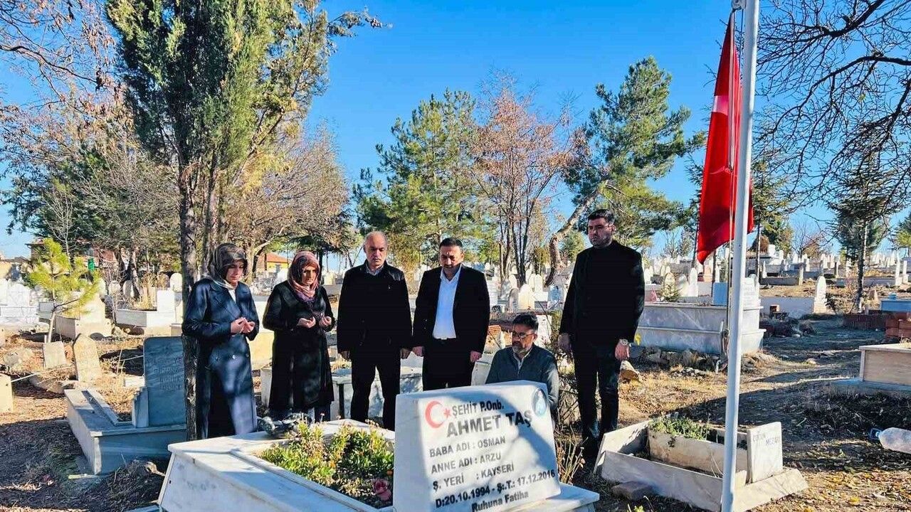 Kayseri saldırısında şehit düşen Çiçekdağılı askerler mezarları başında anıldı