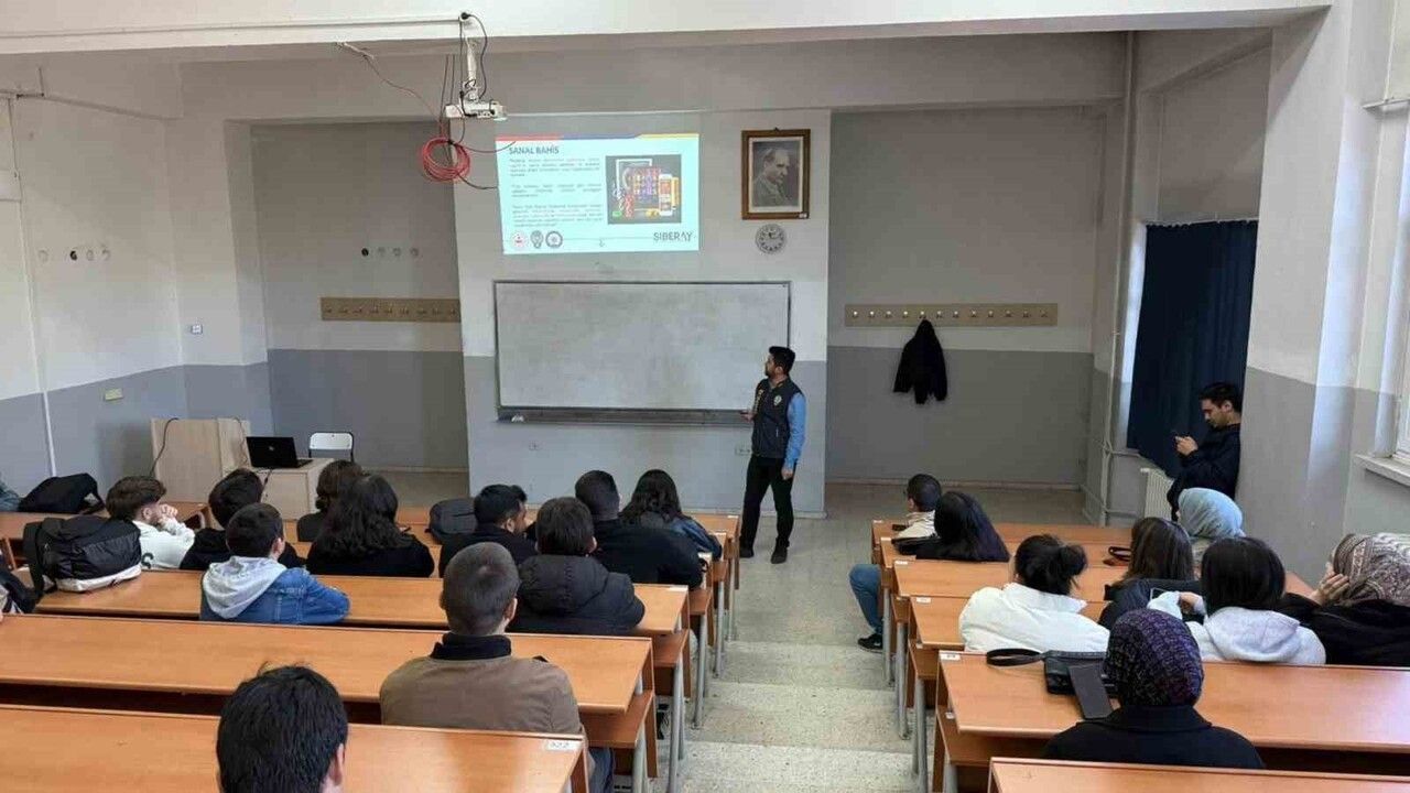 KBÜ'de Öğrencilere Siber Güvenlik ve İnternet Bilinci Eğitimi