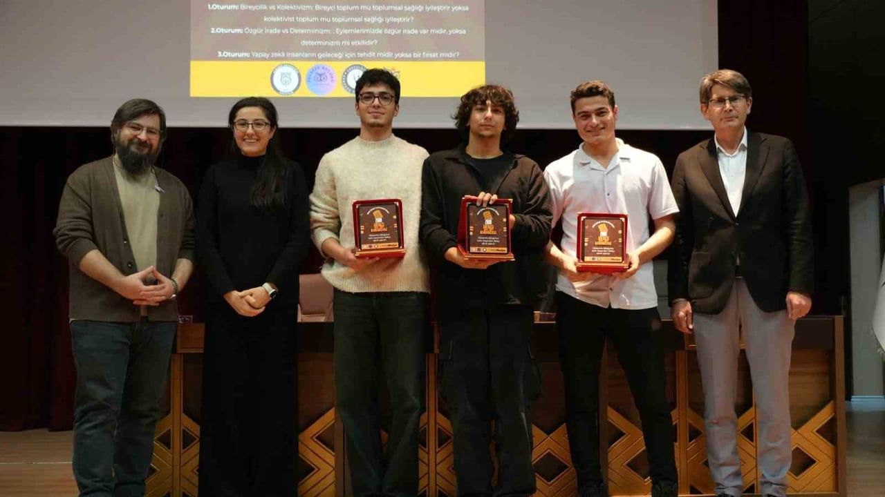 KBÜ'de 'Zihin Arenası': Sosyal bilimler öğrencilerinin münazara etkinliği