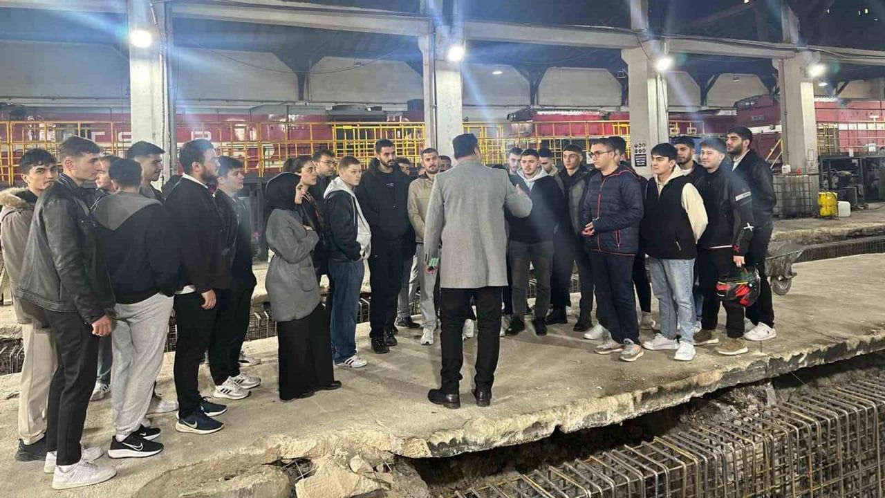 KBÜ Öğrencileri TCDD Karabük Bakım Müdürlüğü'nde Teknik Gezi Yaptı