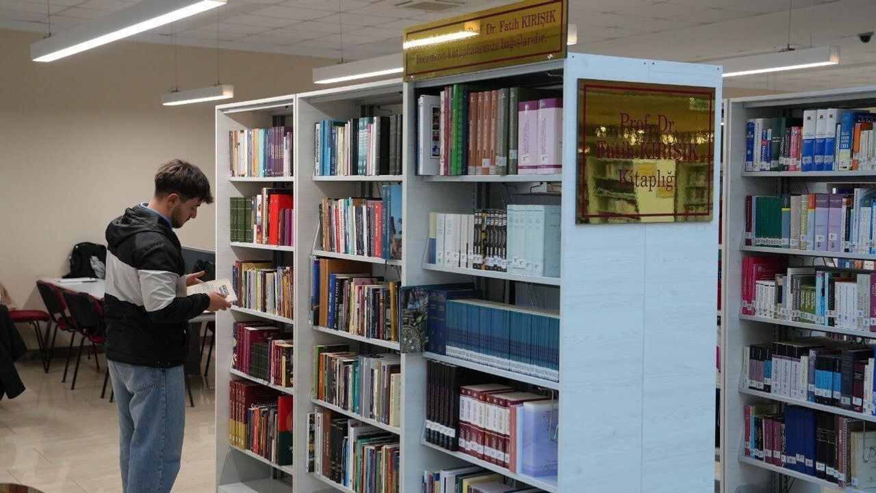 KBÜ Rektörü Kırışık’tan Kamil Güleç Kütüphanesi’ne 600 kitap bağışı