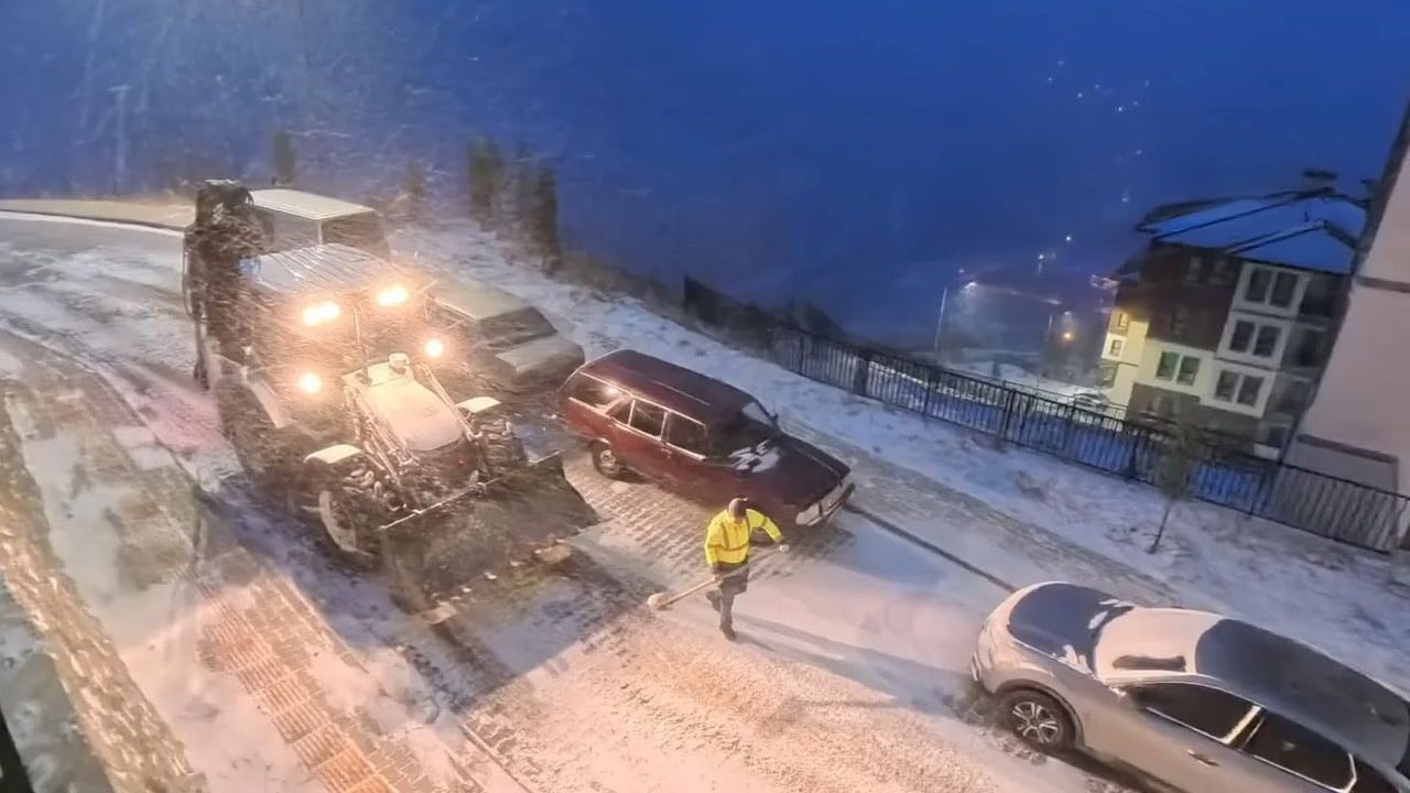 Kemaliye'de karla mücadele aralıksız devam ediyor