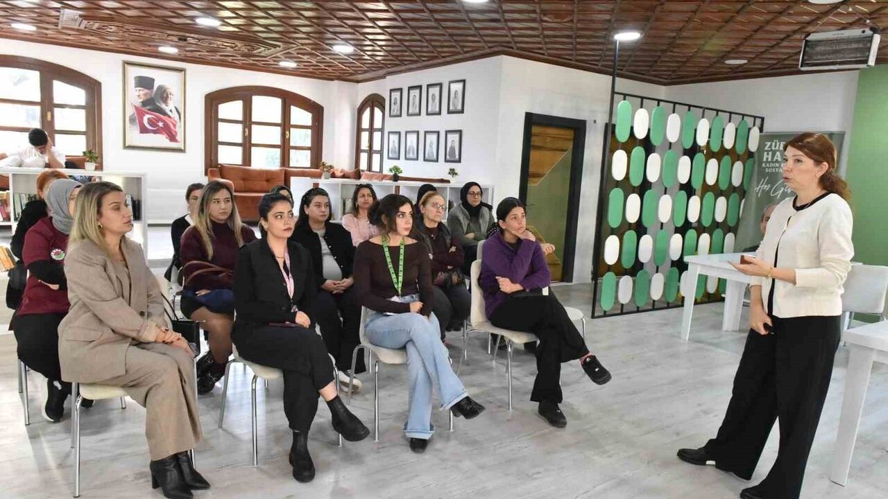 Kepez'de Zübeyde Hanım Tesisi'nde Kadın Sağlığı Söyleşisi