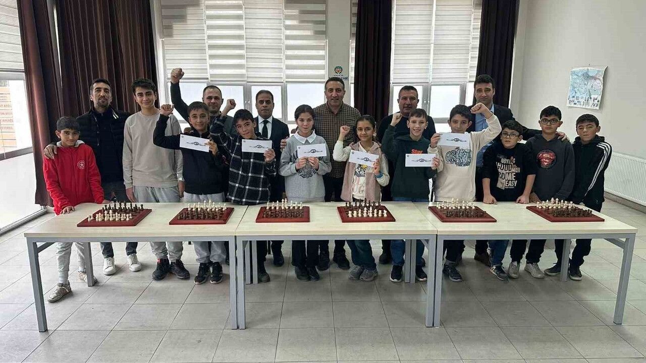 Kernek Küliyesi'nde Satranç Turnuvası: Semt Konakları Öğrencileri Yarıştı