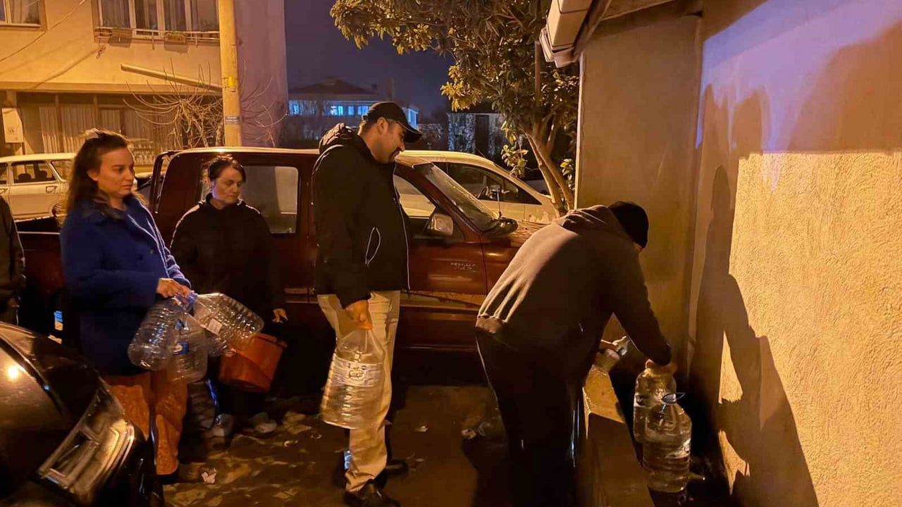 Keşan'da hafta sonu susuzluğu: Vatandaşlar kaynak çeşmelerine yöneldi