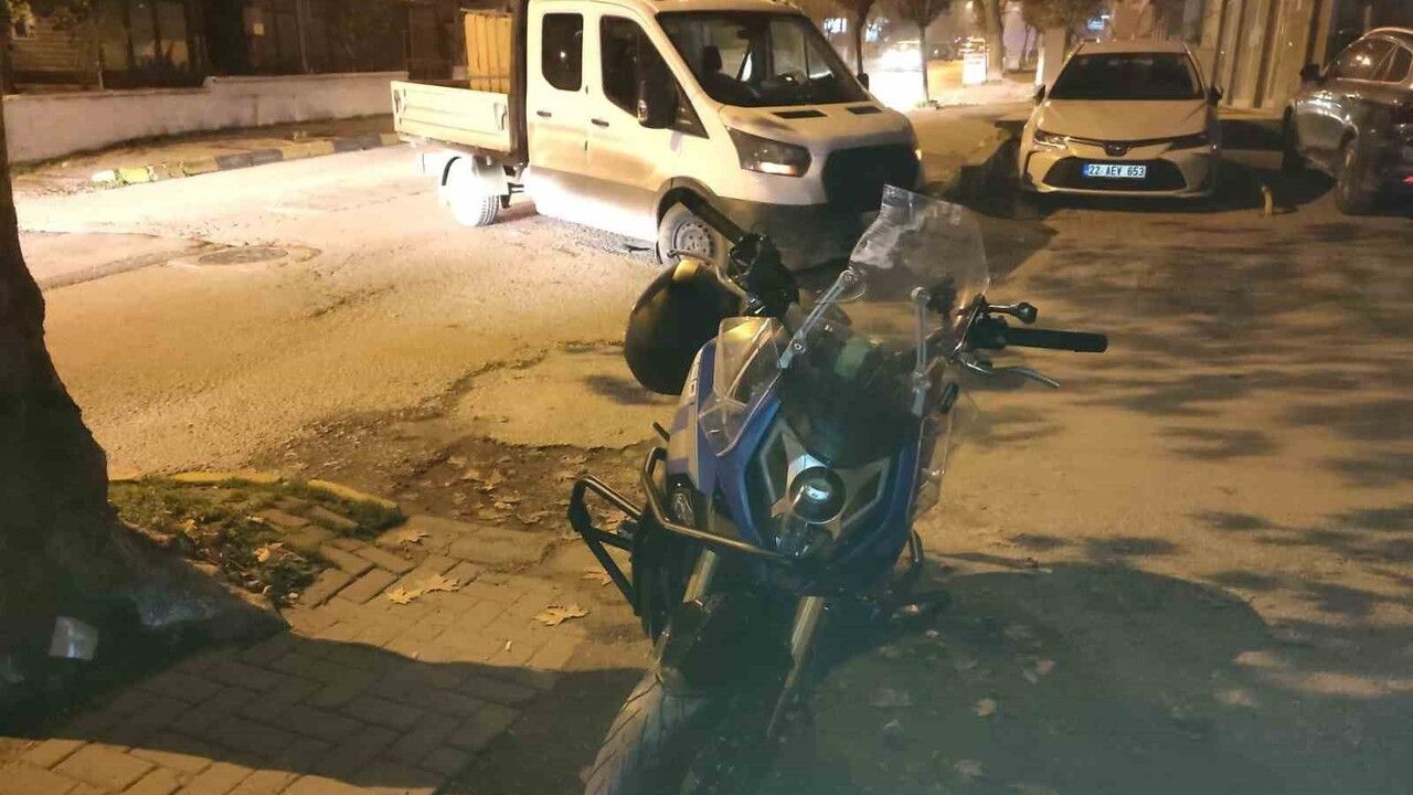 Keşan'da motosiklet ile kamyonetin çarpışması: 1 yaralı