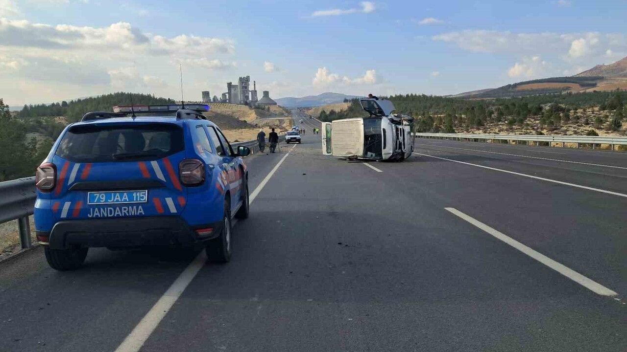 Kilis-Hatay karayolunda panelvan ile cip çarpıştı: 3 yaralı