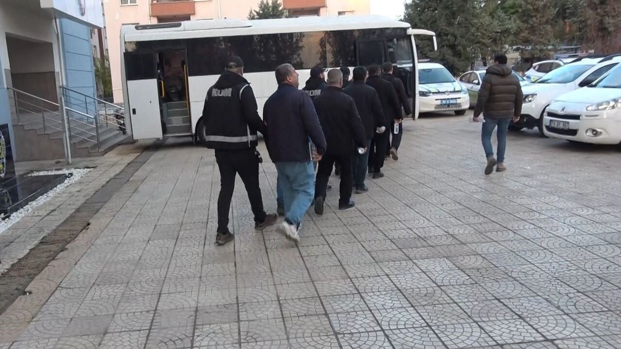 Kilis'te FETÖ/PDY Operasyonu: 15 Gözaltı, 1 Tutuklama