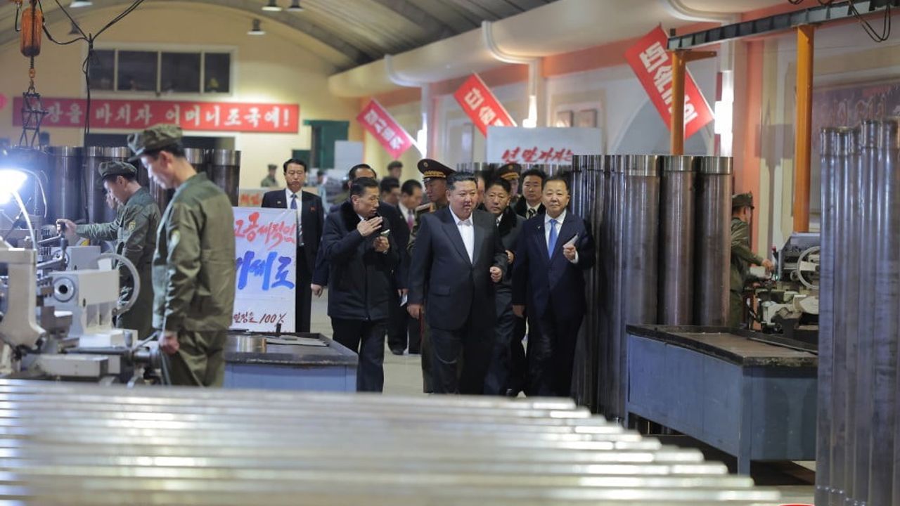 Kim Jong-Un'dan 2026 üretim talimatı: Füze ve top mermisi artışı