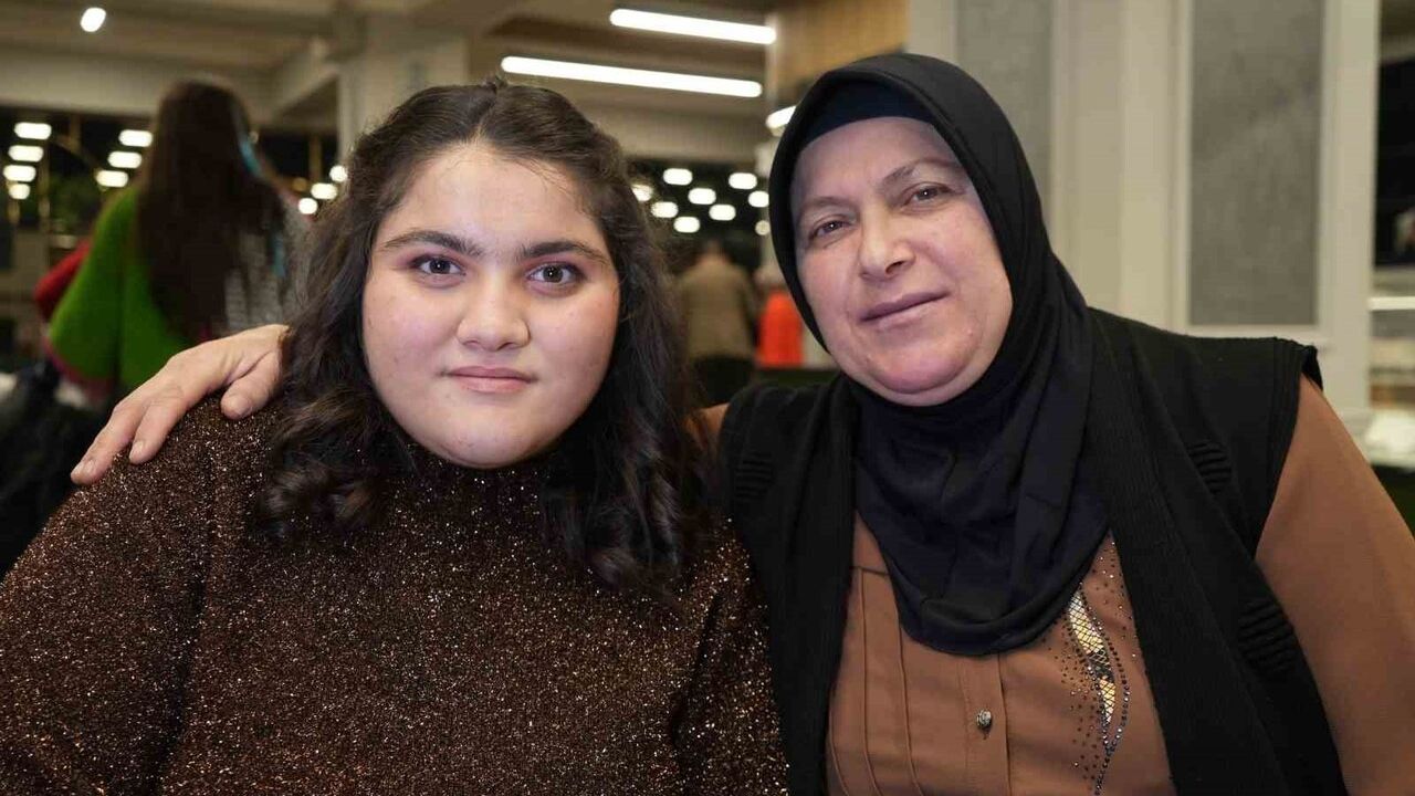 Kırıkkale'de epilepsi hastası Sudenur için gönüllülerden sürpriz doğum günü