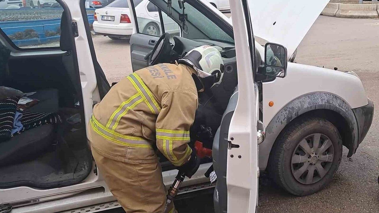 Kırıkkale'de seyir halindeki aracın motorunda çıkan yangın söndürüldü