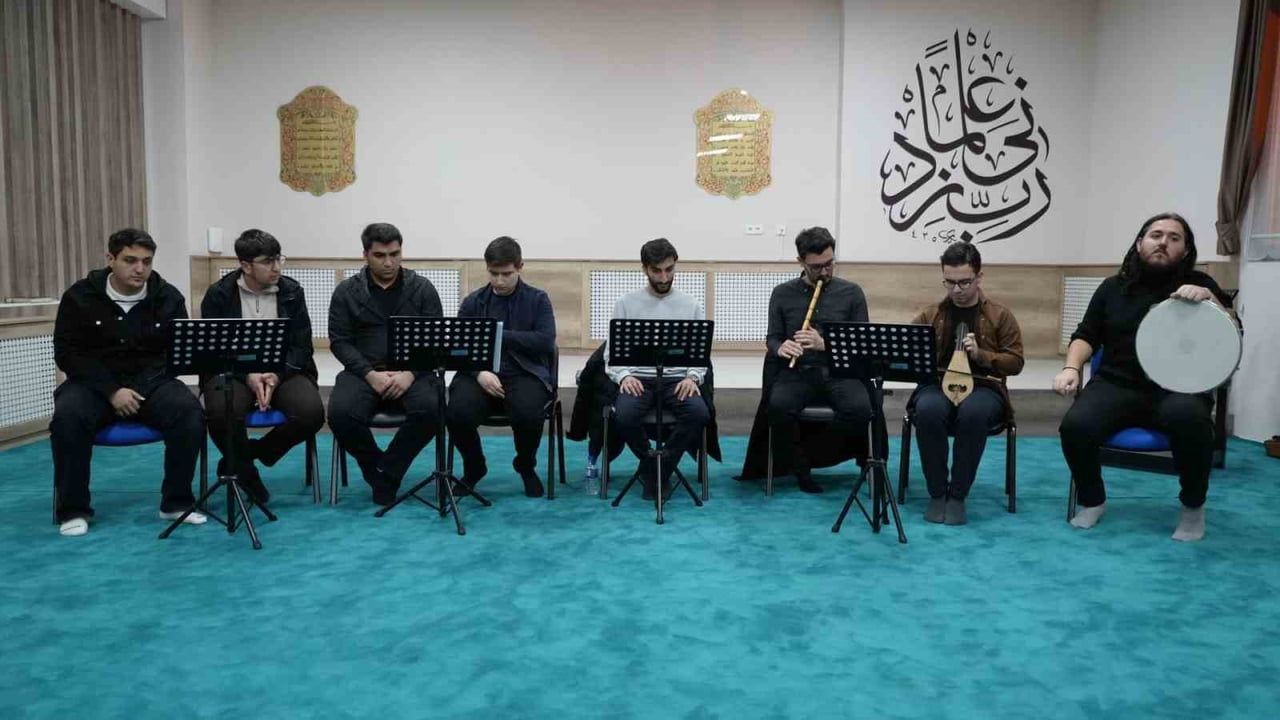 Kırışık, İlahiyat Fakültesi Arapça Hazırlık Öğrencileriyle Bir Araya Geldi