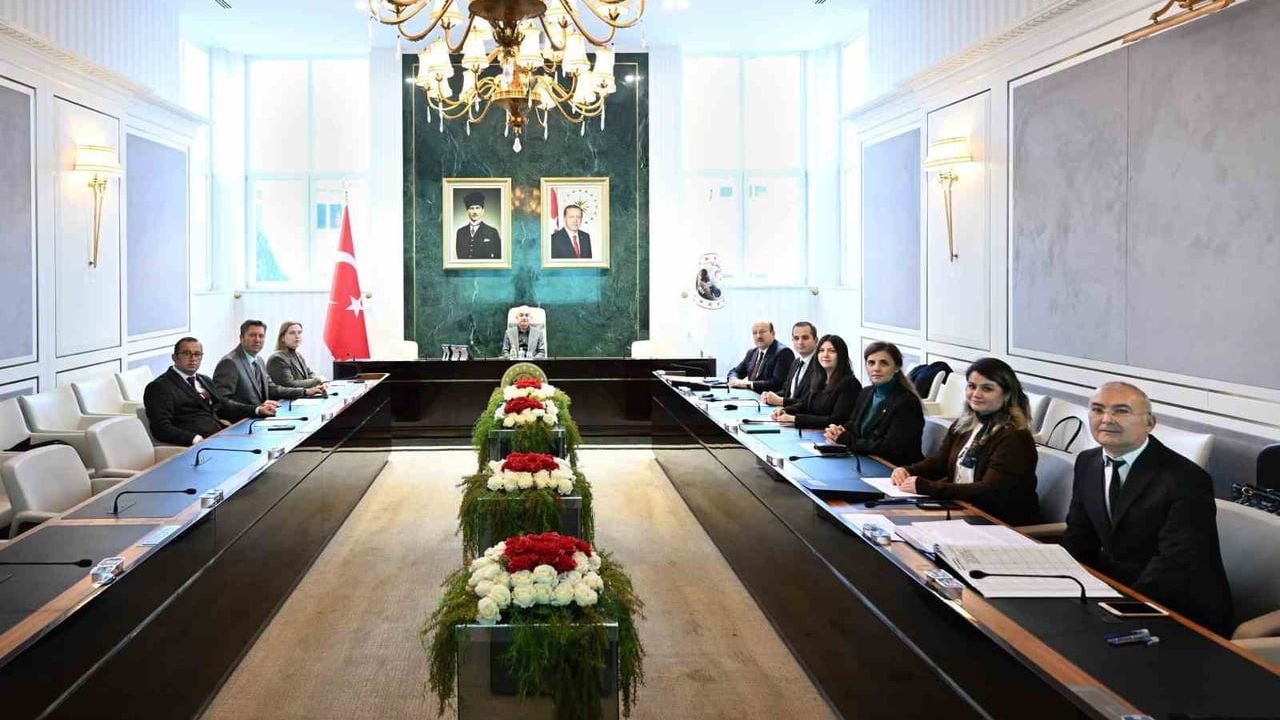 Kırklareli İl Encümeni'nde Yatırımlar ve Hizmet Verimliliği Görüşüldü