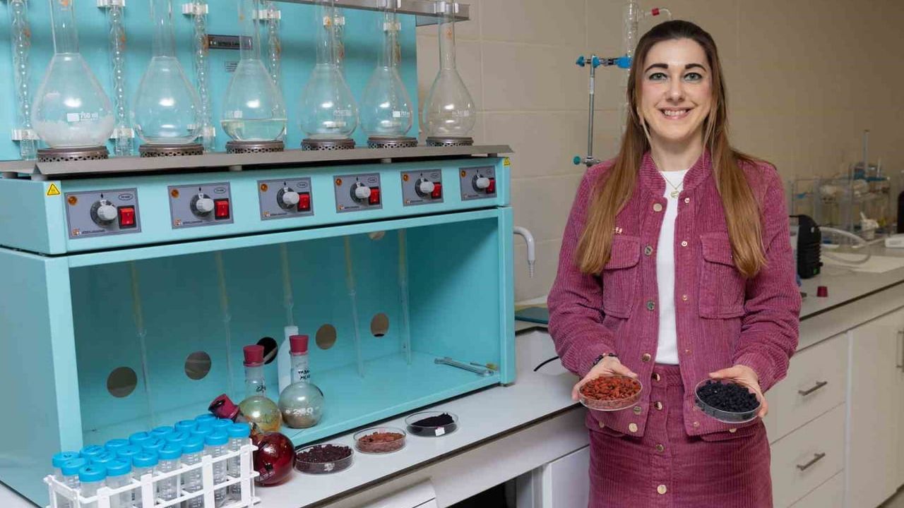 Kırmızı-mor meyvelerden çevre dostu fonksiyonel gıda takviyesi