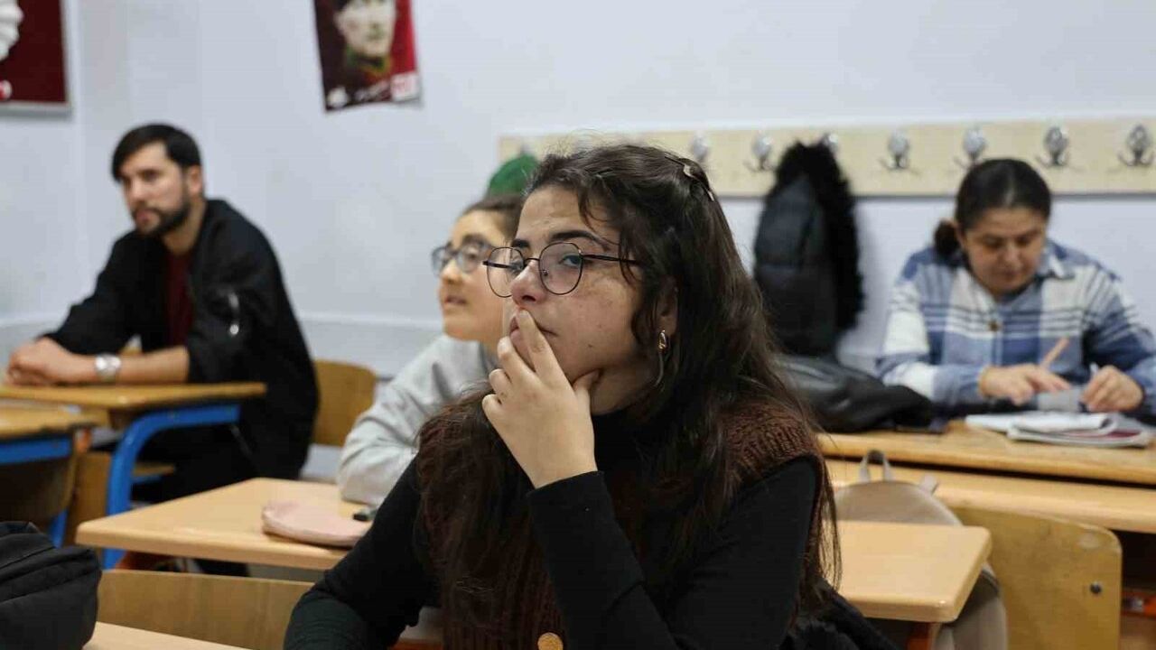 Kırşehir'de 74 Engelli Vatandaş Gönüllü Öğretmenlerle KPSS'ye Hazırlanıyor