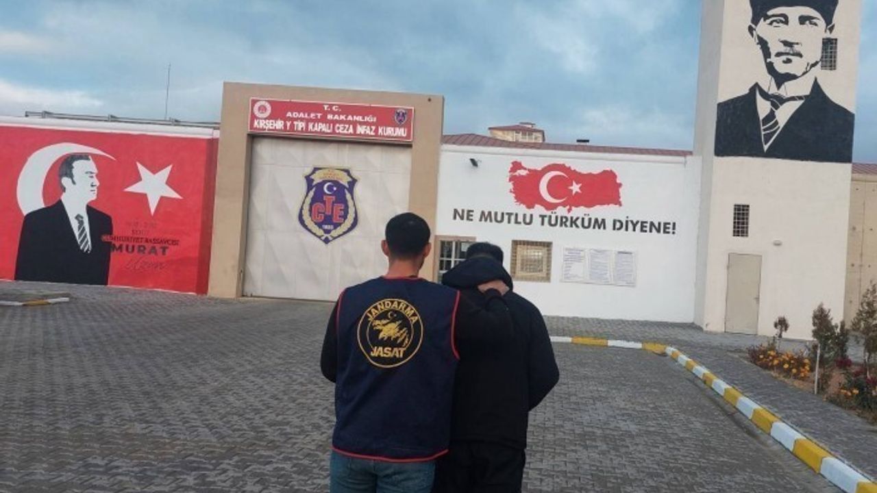 Kırşehir'de JASAT, kesinleşmiş hapis cezası bulunan kişiyi yakaladı