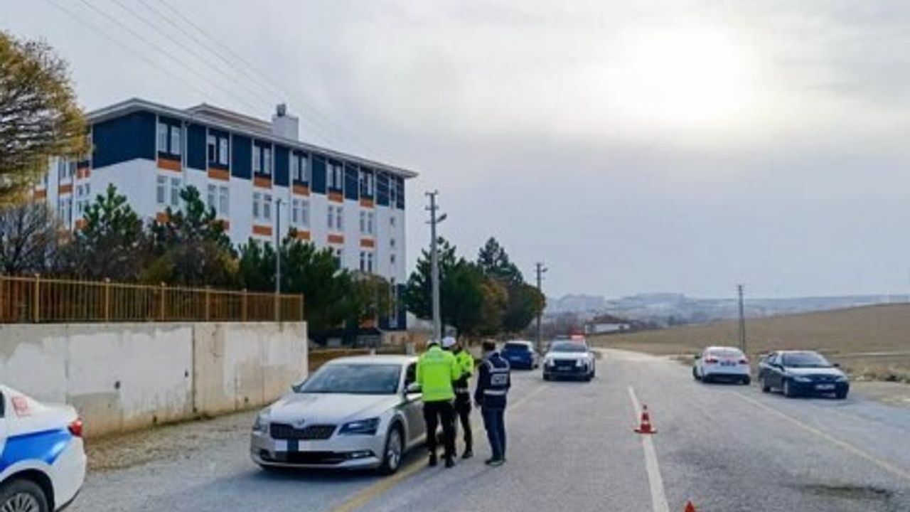 Kırşehir'de 'Okul Çevreleri Şok Uygulaması' — 66 ekip, 183 personel görev aldı