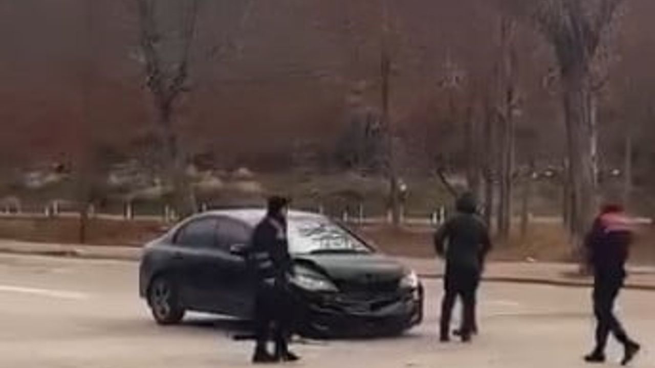 Kırşehir'de otomobillerin çarpışması güvenlik kamerasında