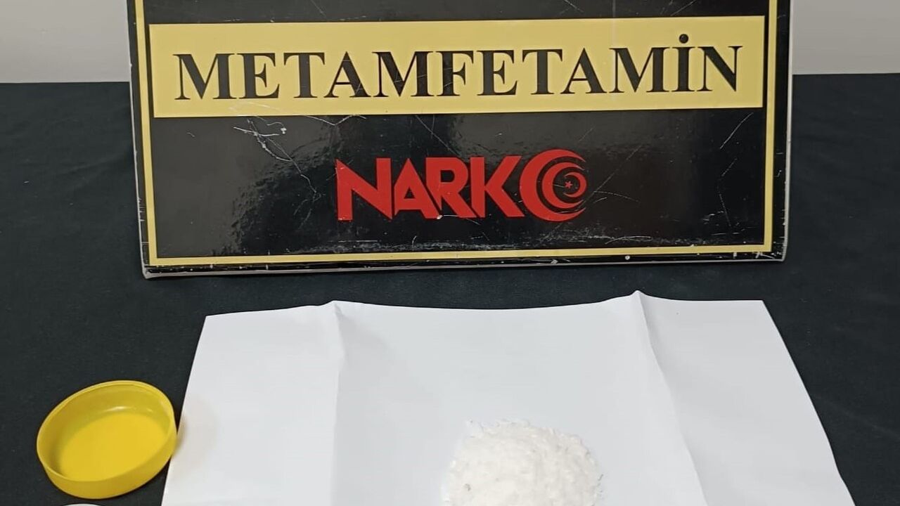 Kırşehir’de yol uygulamasında uyuşturucu ele geçirildi