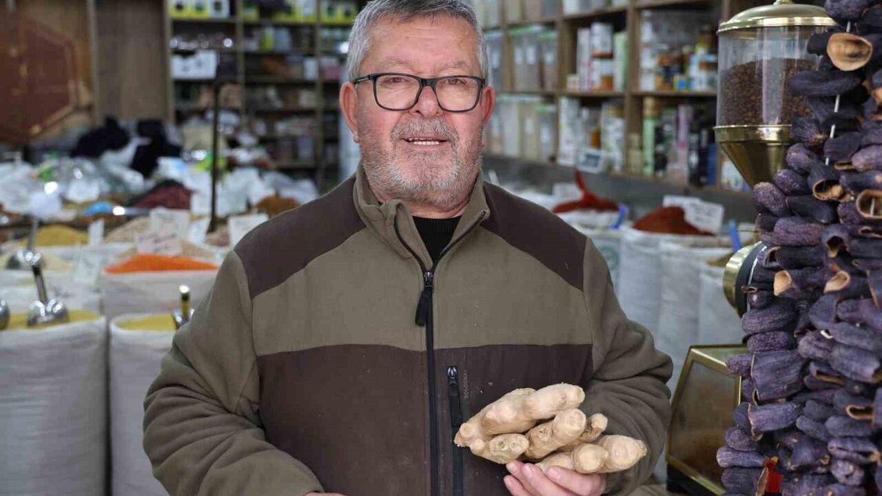 Kış Öncesi Bitki Çaylarına İlgi Arttı — Kırşehir Uzun Çarşı