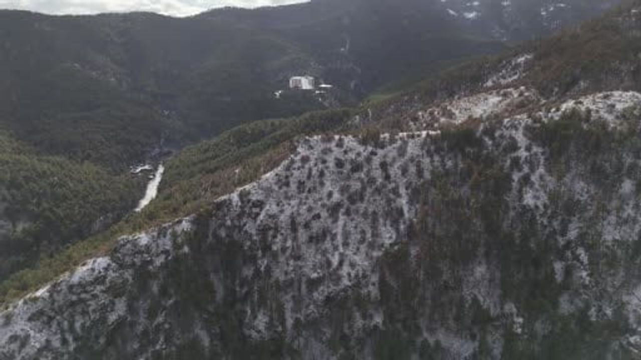 Kızılcahamam'da Soğuksu Milli Parkı'nda kartpostallık kar manzaraları