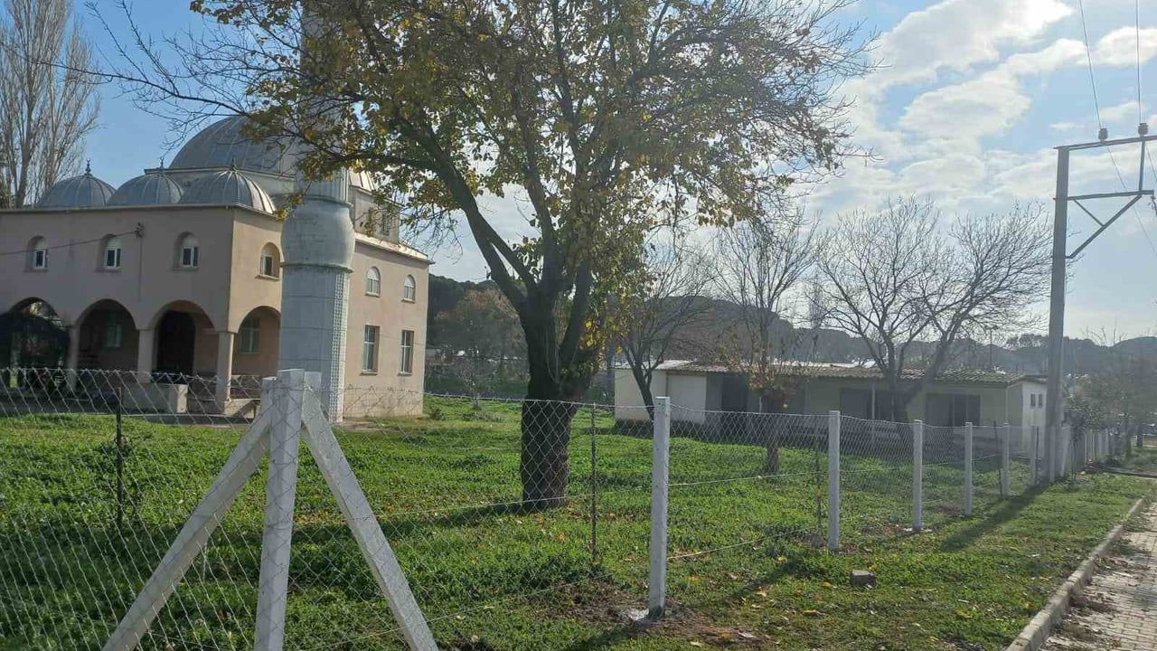 Kızılcapınar Camii çevresi yenilendi