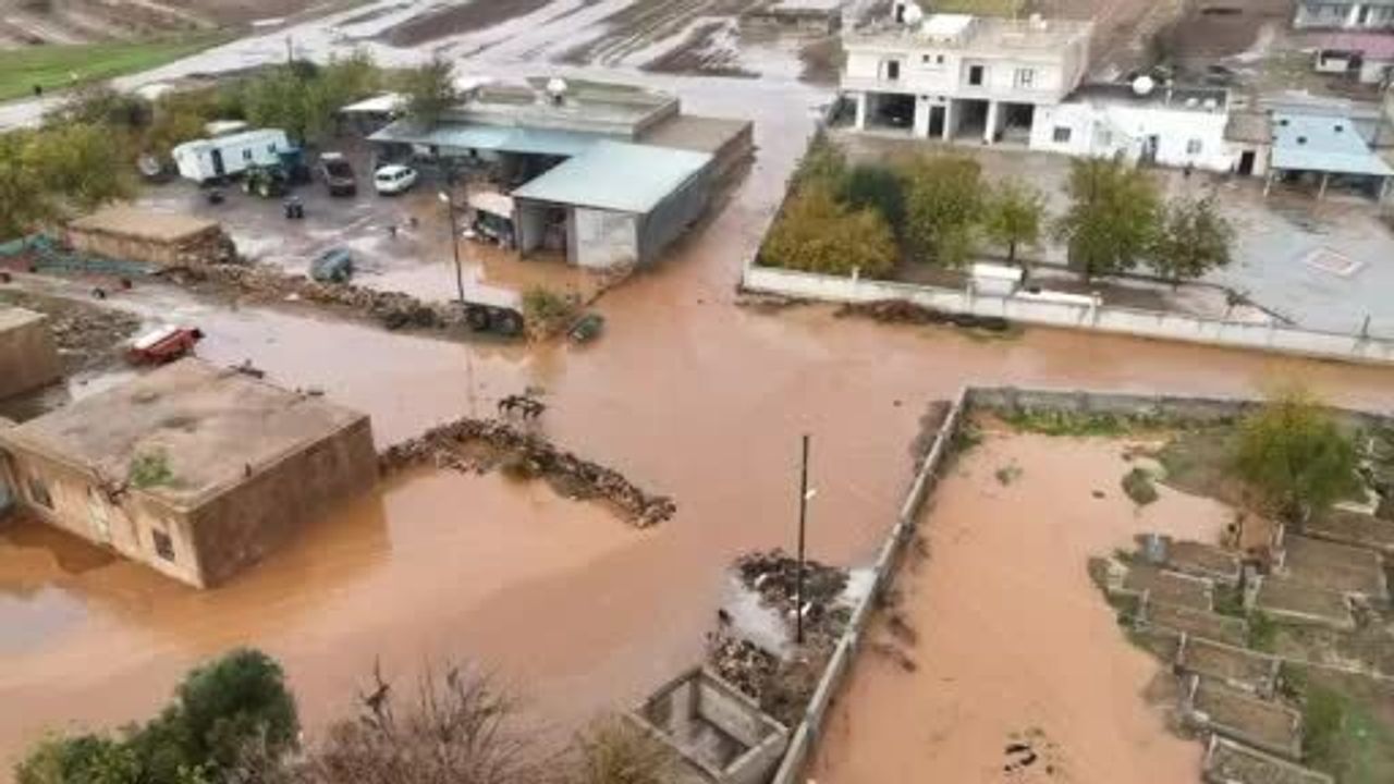 Kızıltepe'de sağanak sonrası Demet Mahallesi su altında kaldı