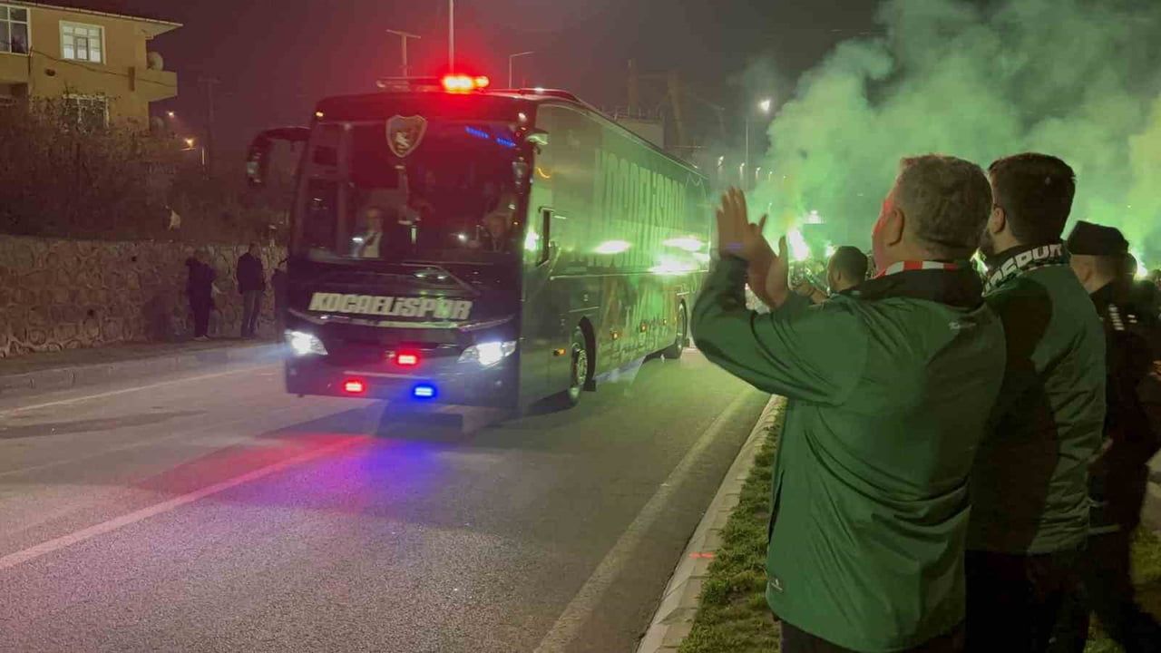 Kocaeli’de Antalyaspor taraftarına sıcak karşılama: Bizdensin kardeşim
