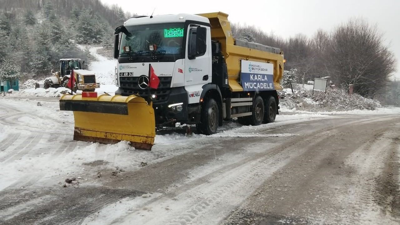 Kocaeli’de yüksek kesimlerde kesintisiz karla mücadele