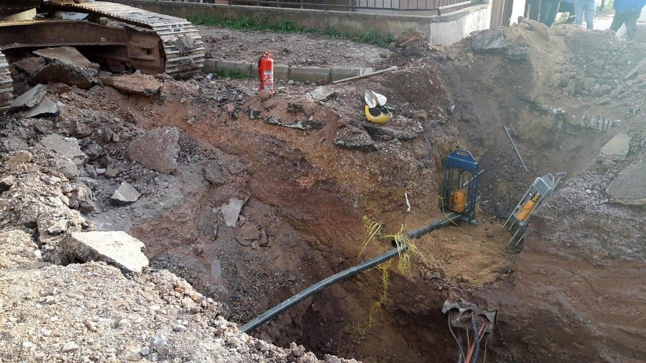 Kocaeli Körfez'de altyapı çalışmasında doğalgaz ana borusu patladı