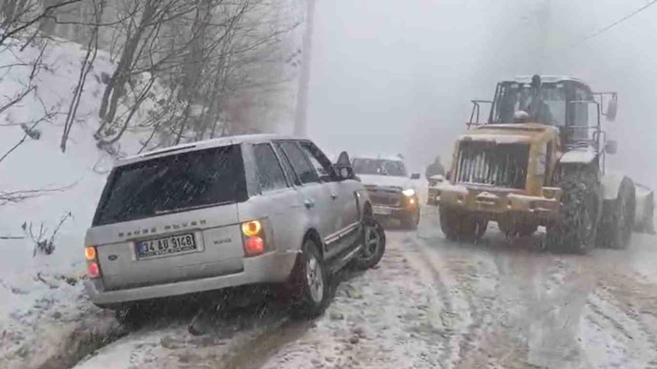 Kocaeli’nin yükseklerinde yoğun kar: Ekipler yolları açık tutuyor
