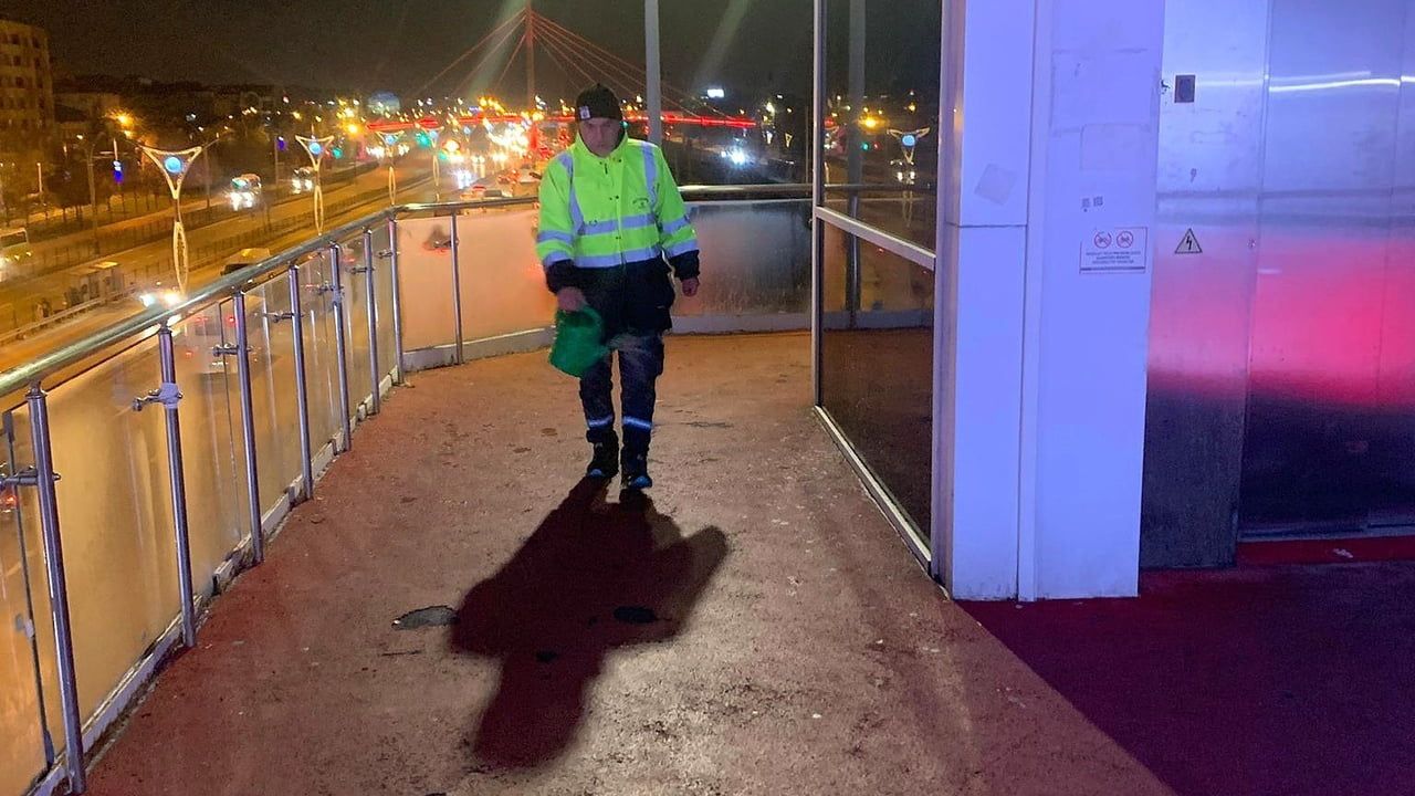 Kocaeli üst geçitlerinde buzlanmaya özel solüsyonla müdahale