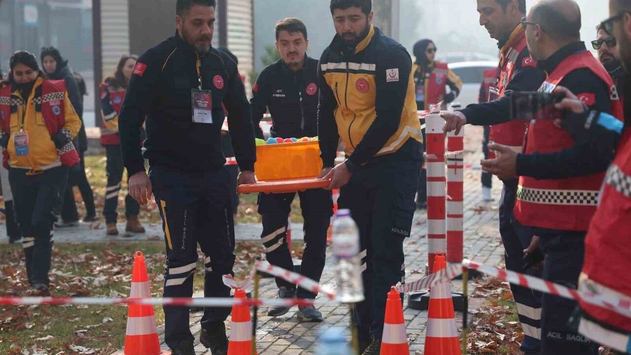 Konya'da Gerçeğini Aratmayan Ambulans Tatbikatı ve Ralli