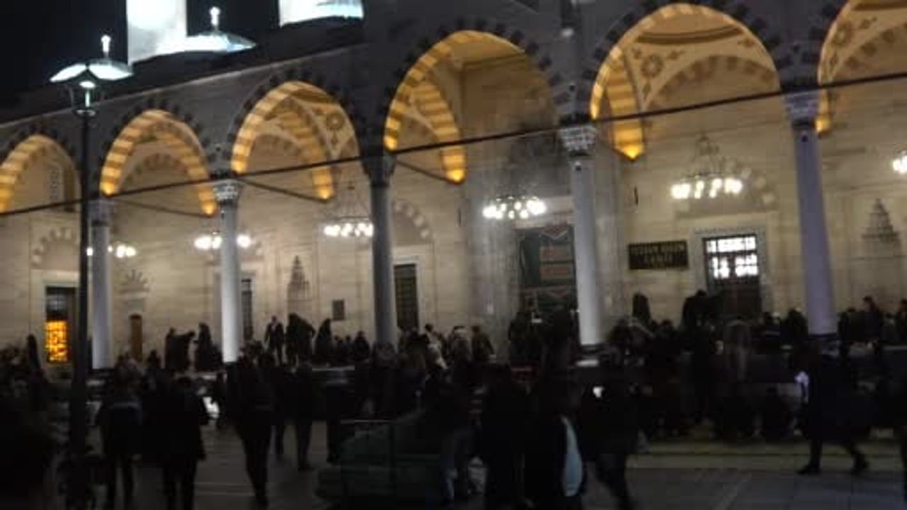 Konya'da Regaib Kandili'nde camilerde dualar yükseldi