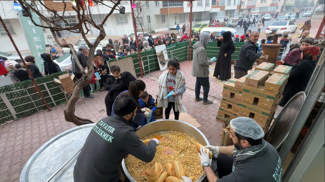 Konya'da 'Şivlilik' Geleneğinde Çocuklara Tantuni İkramı
