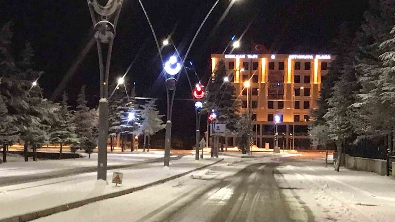 Konya Ereğli'ye mevsimin ilk karı düştü