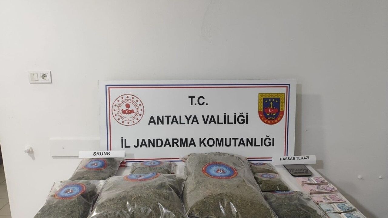 Konyaaltı ve Elmalı'da jandarmadan uyuşturucu operasyonu