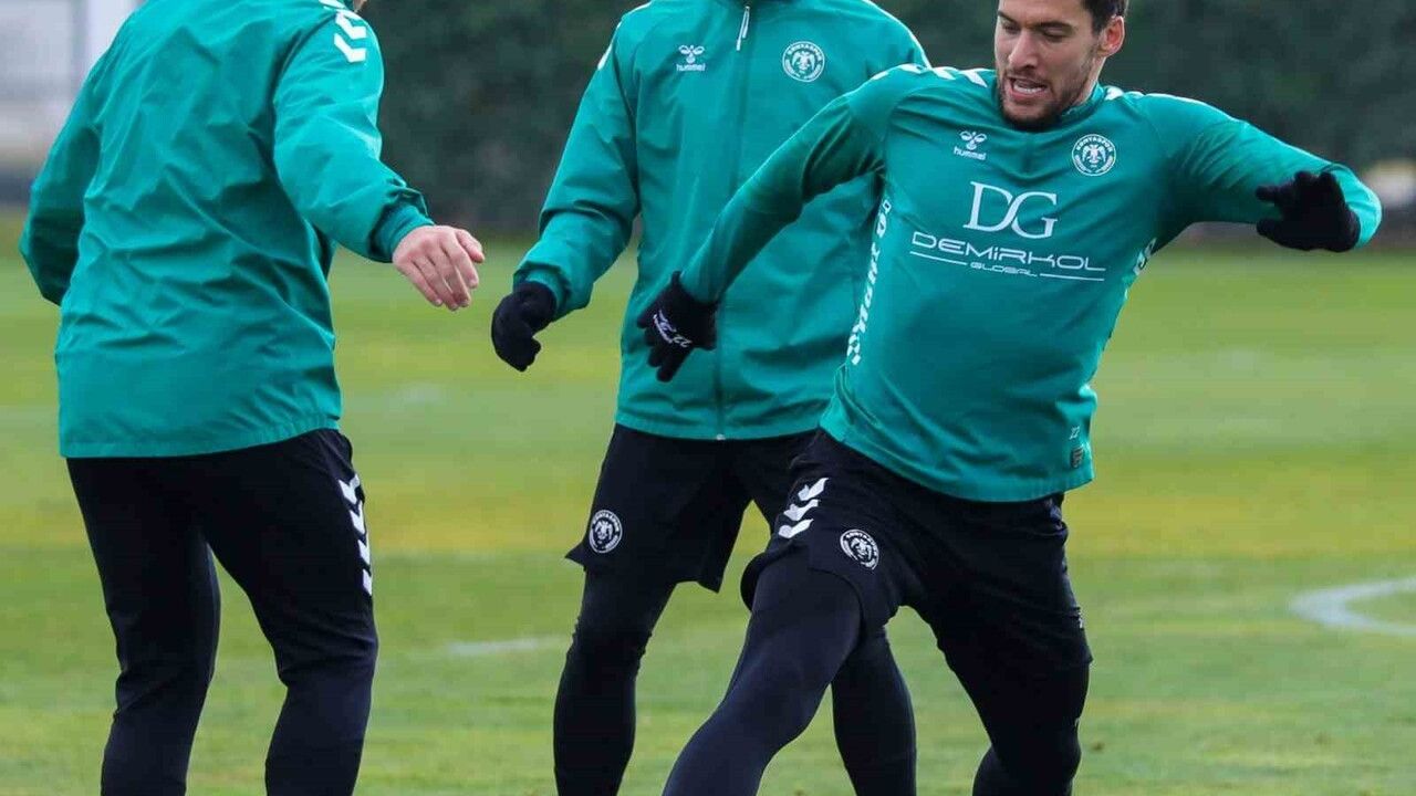 Konyaspor, Fenerbahçe maçının hazırlıklarını Kayacık’ta tamamladı
