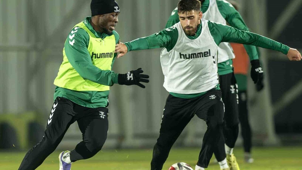 Konyaspor, Kayacık Tesisleri'nde Fenerbahçe maçına hazırlanıyor