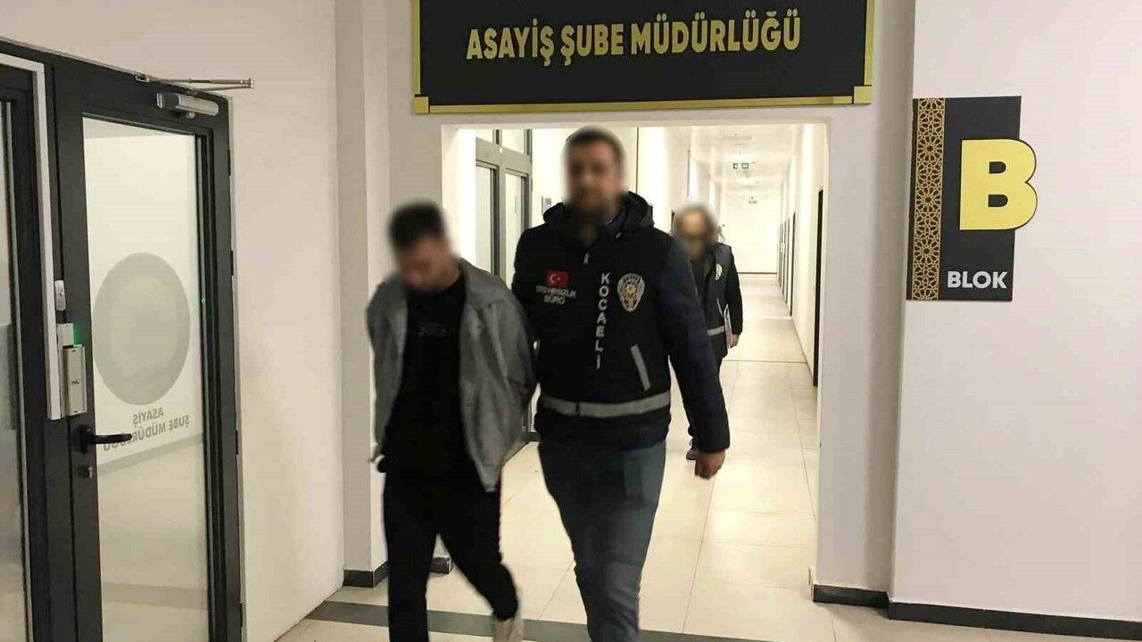 Körfez'de çalınan otomobil için 'kontak' arayan hırsılar yakalandı