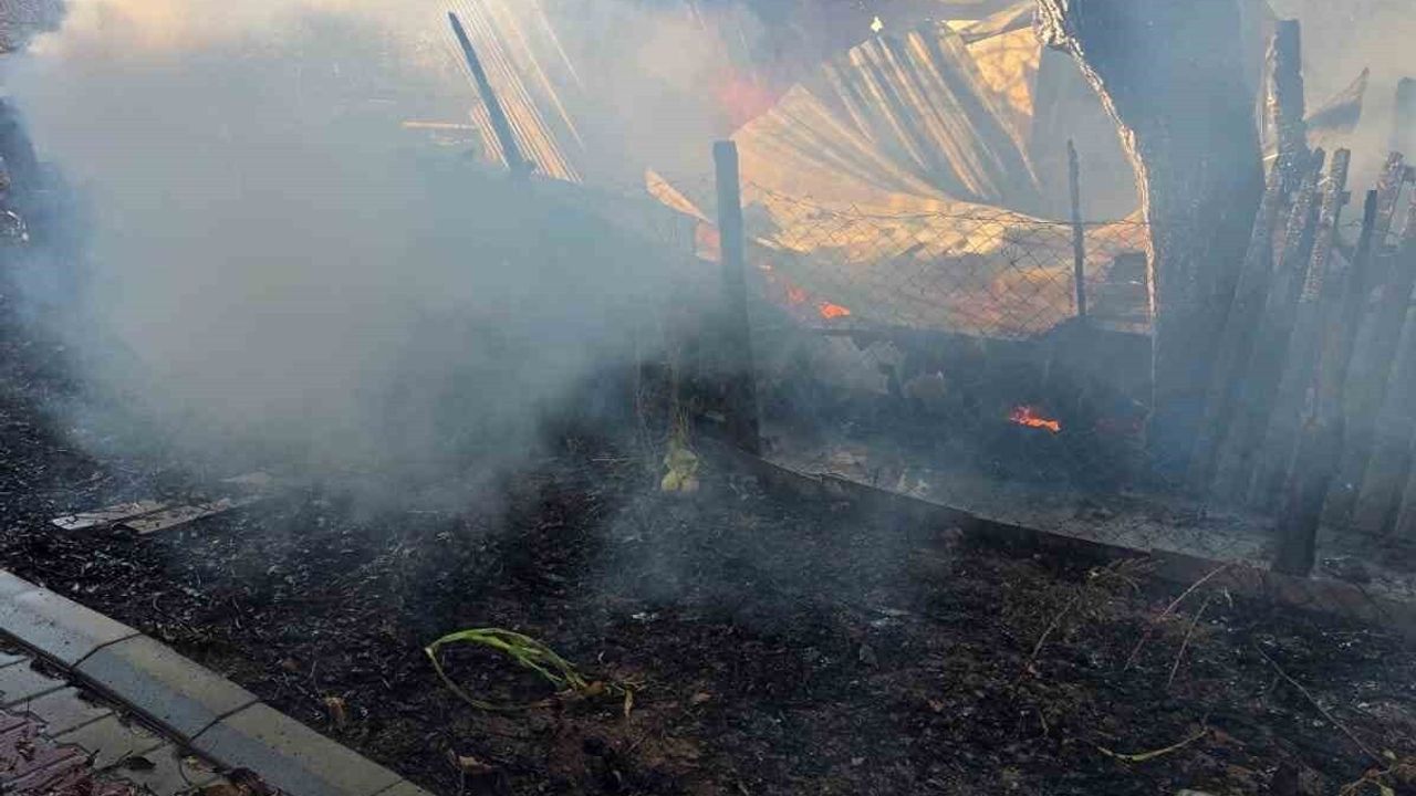 Korkuteli'de ev yangını: Mustafa Karışık'a ait ev kullanılamaz hale geldi