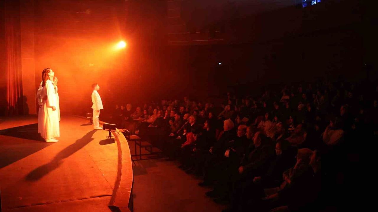 Koruma altındaki çocuklardan duygulandıran performans: "Harman Yeri 1915" Erzurum'da