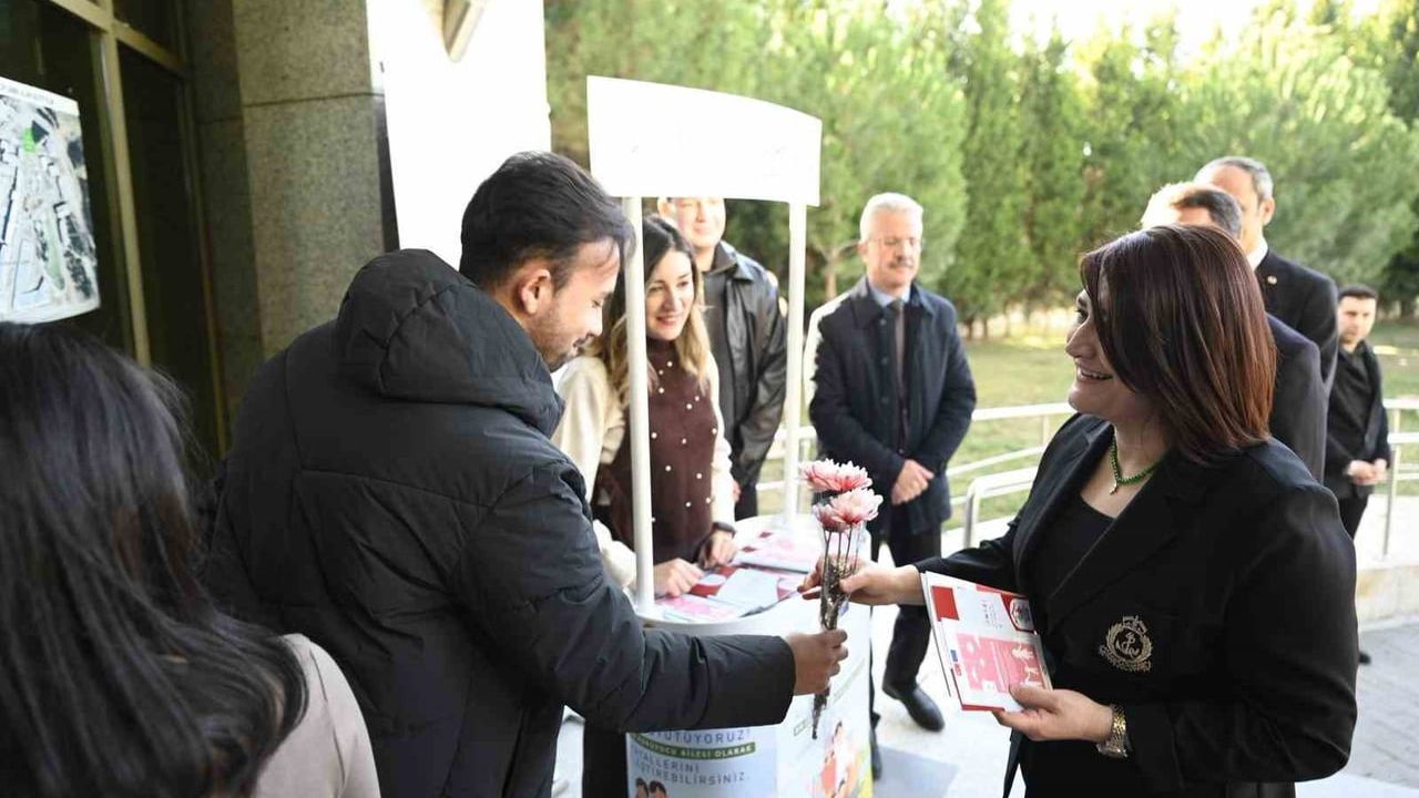 Koruyucu aile deneyimleri Uşak’ta üniversitelilerle paylaşıldı